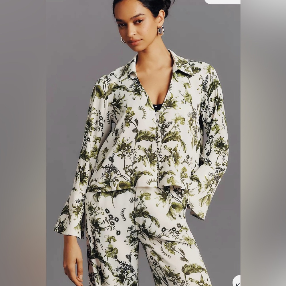 ANTHROPOLOGIE BELL SLEEVE SILKY BLOUSE GREEN MOTIF SIZE XS / S NWT